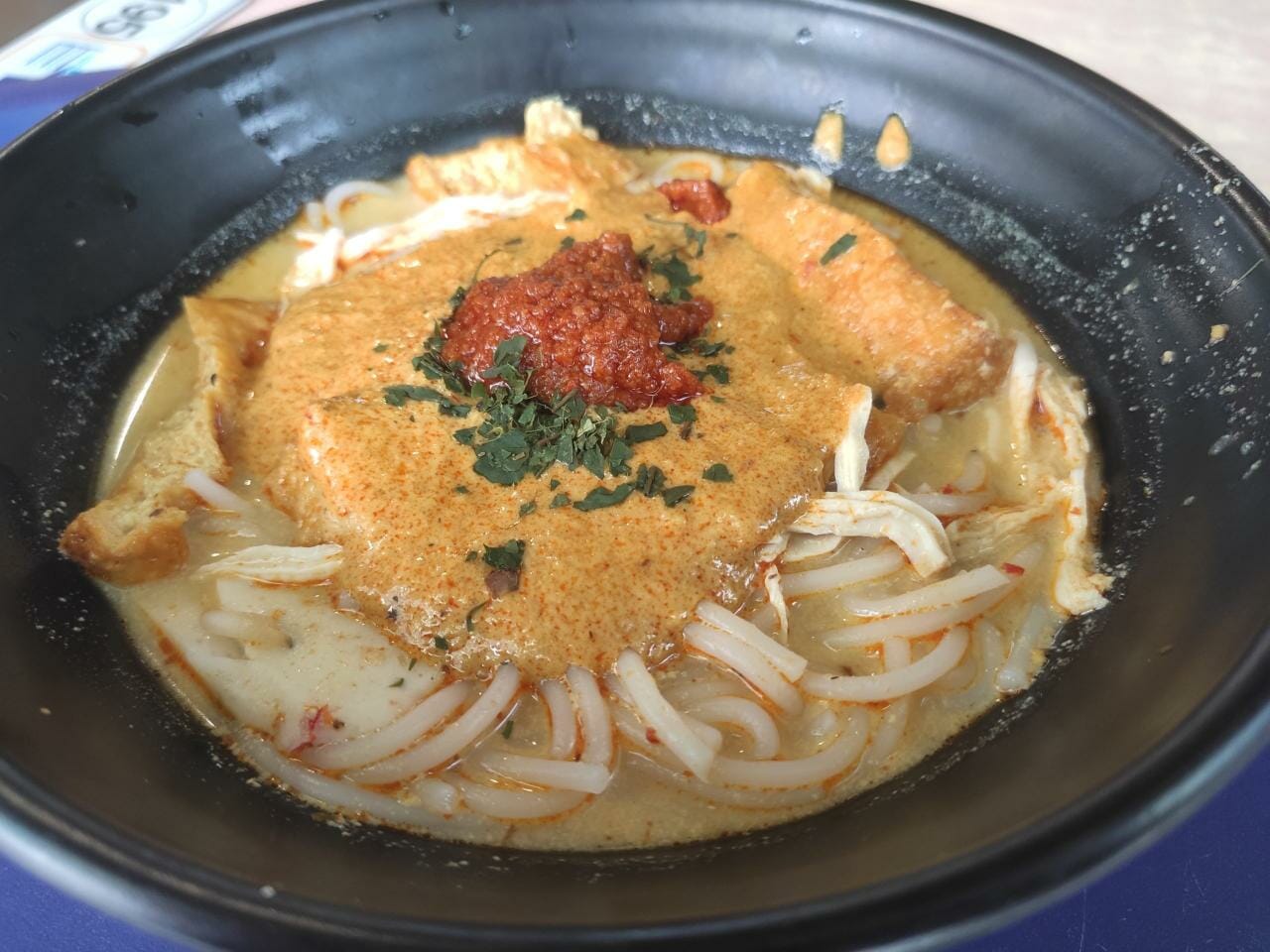 Review: Depot Road Zhen Shan Mei Claypot Laksa (Singapore) | the.fat.guide