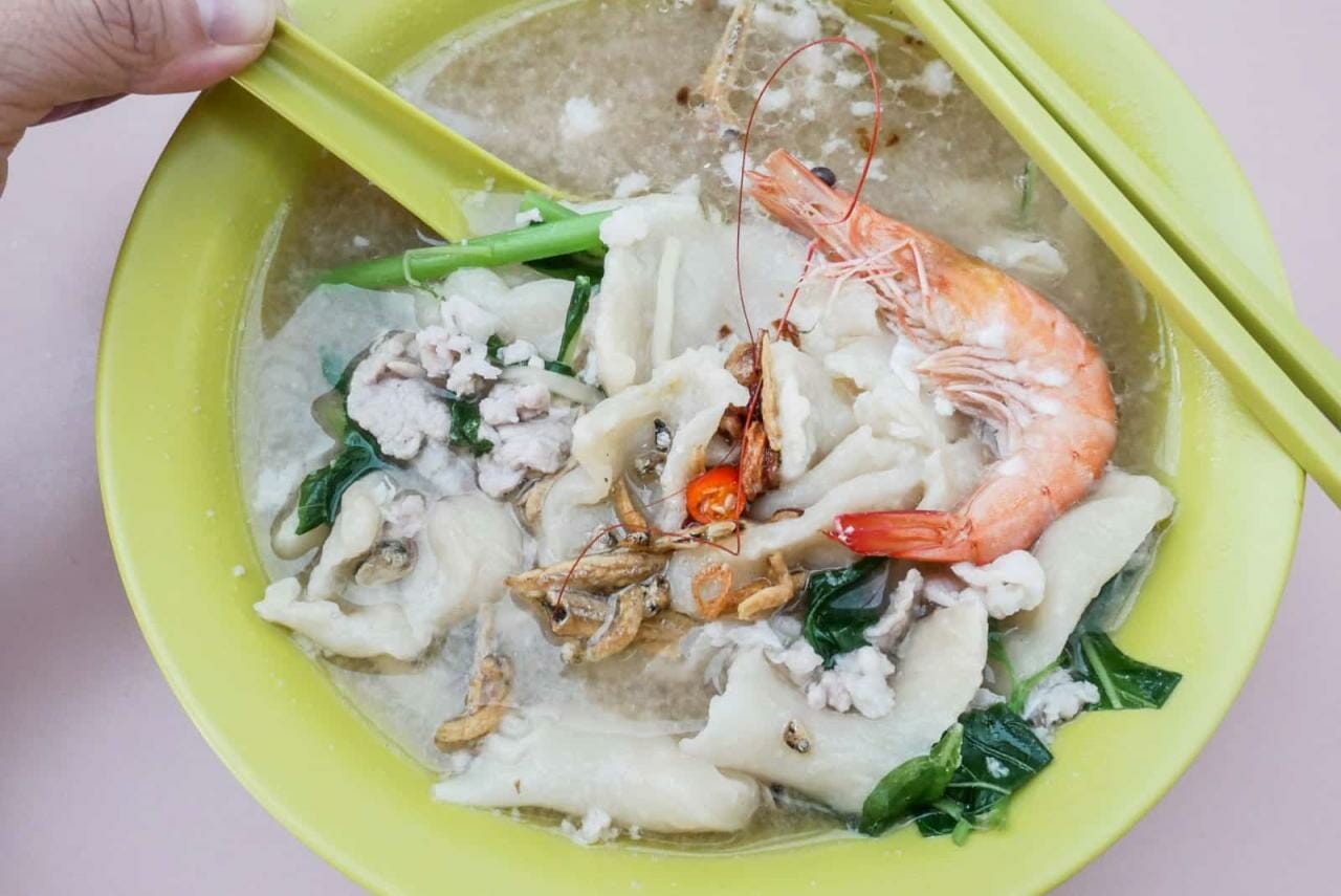 Seletar Sheng Mian & Mian Fen Guo - Long Queue For Mee Hoon Kueh at Ang Mo Kio - Miss Tam Chiak